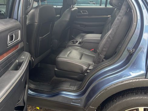 Used 2018 Ford Explorer Platinum image 11