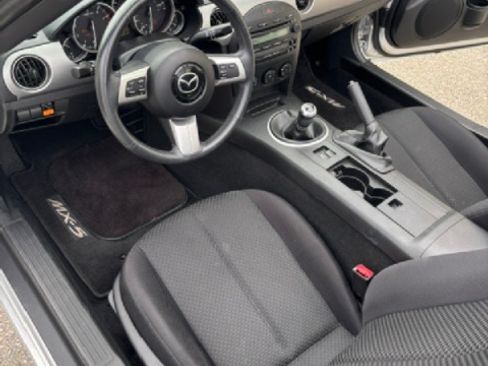 Used 2007 MAZDA MX-5 Miata Touring w/ Interior Trim Pkg RWD image 15