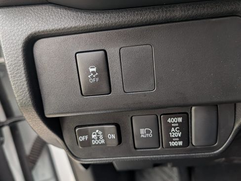 Used 2022 Toyota Tacoma TRD Off-Road AWD/4WD image 21