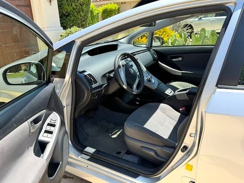 Used 2012 Toyota Prius Three w/ Solar Roof Pkg FWD image 9