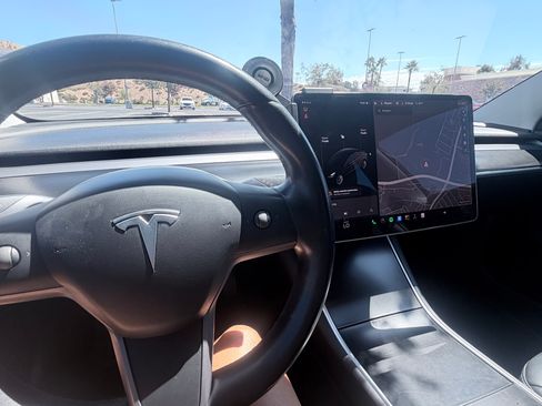 Used 2019 Tesla Model 3 RWD image 9
