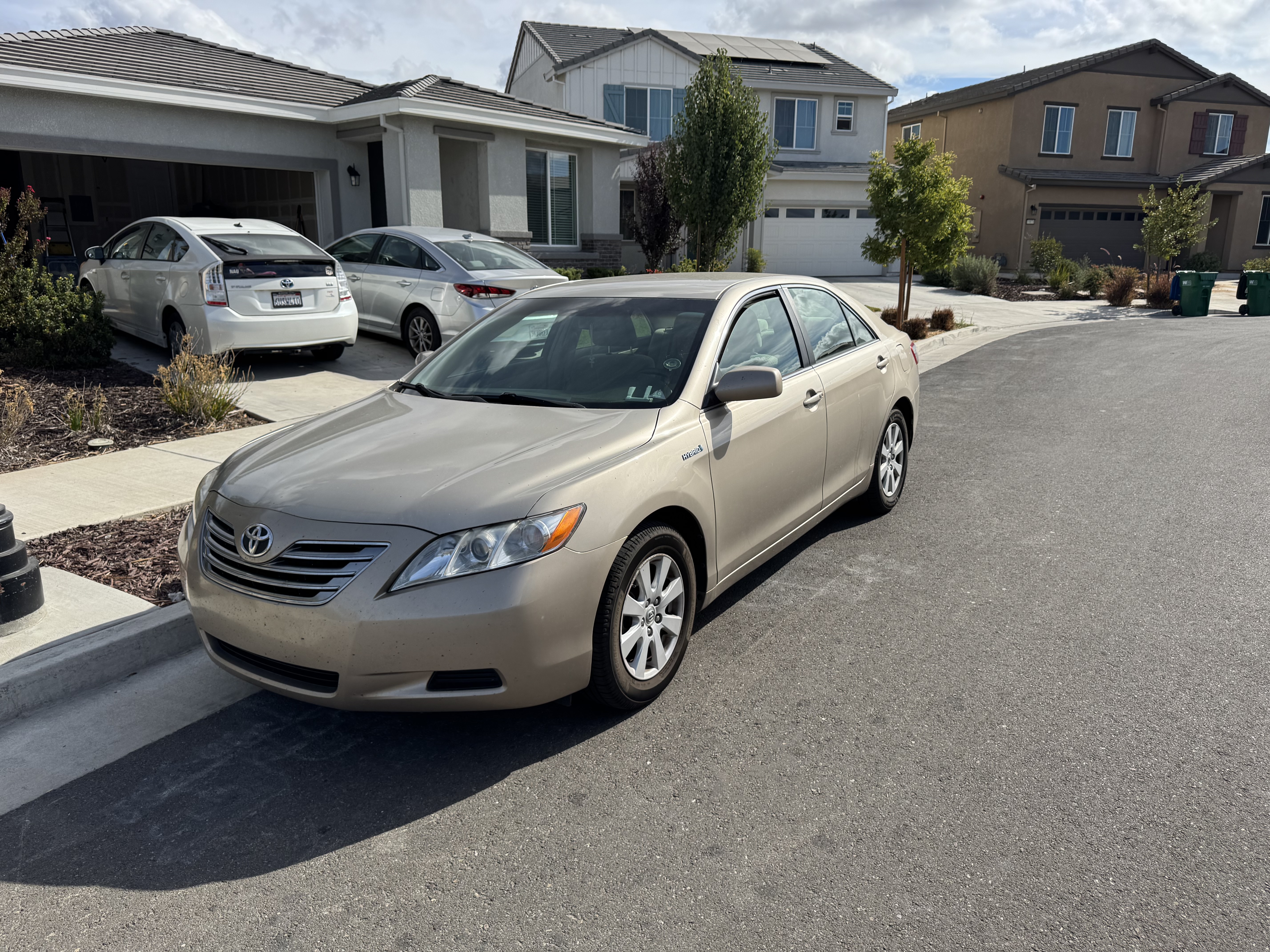Used 2008 Toyota Camry Hybrid w/ Upgrade Pkg FWD image 2