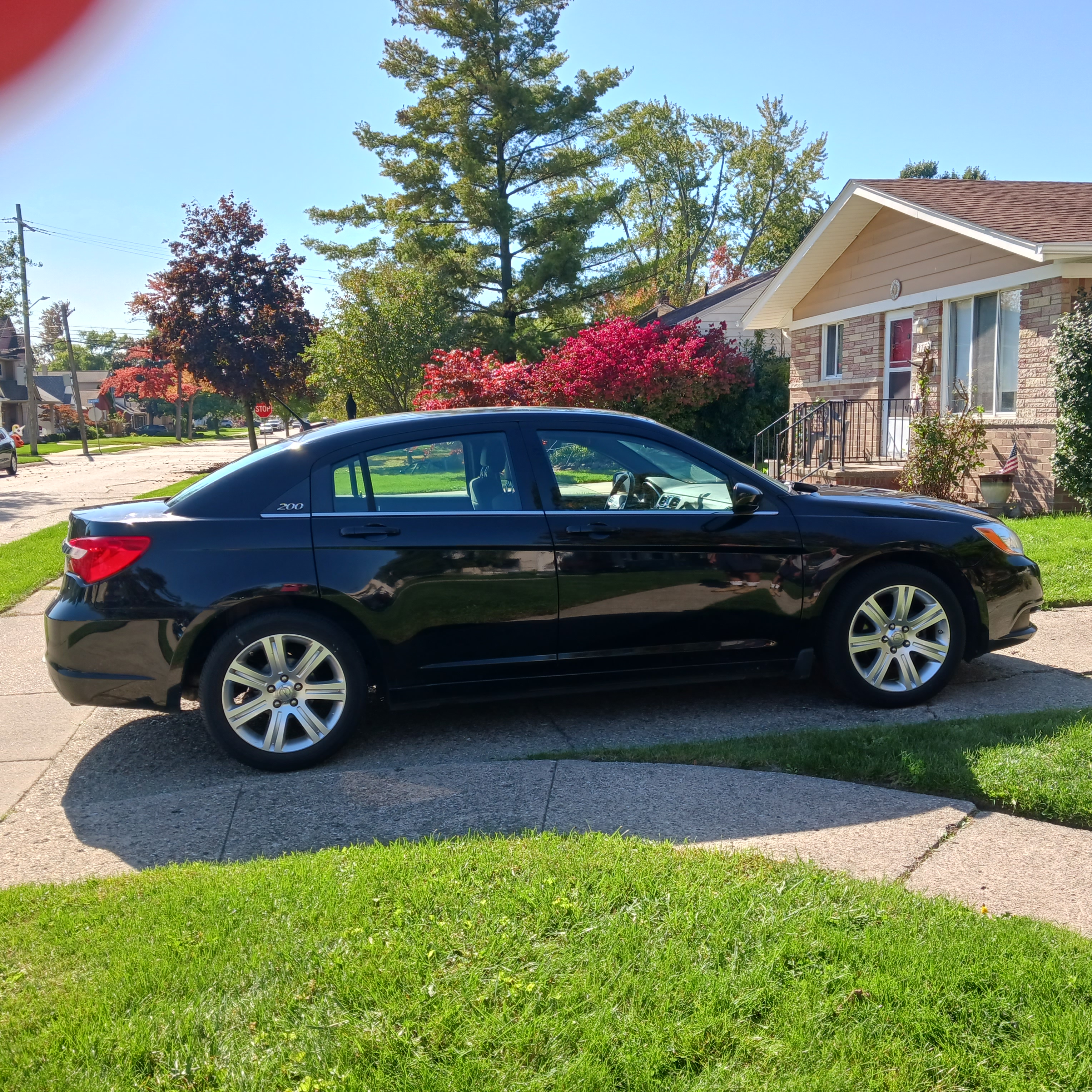 Used 2011 Chrysler 200 Touring FWD image 5
