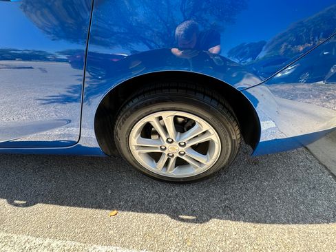 Used 2018 Chevrolet Cruze LT w/ Convenience Package image 25