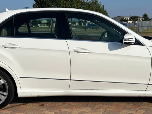 Used 2013 Mercedes-Benz E 350 4MATIC Sedan image 2