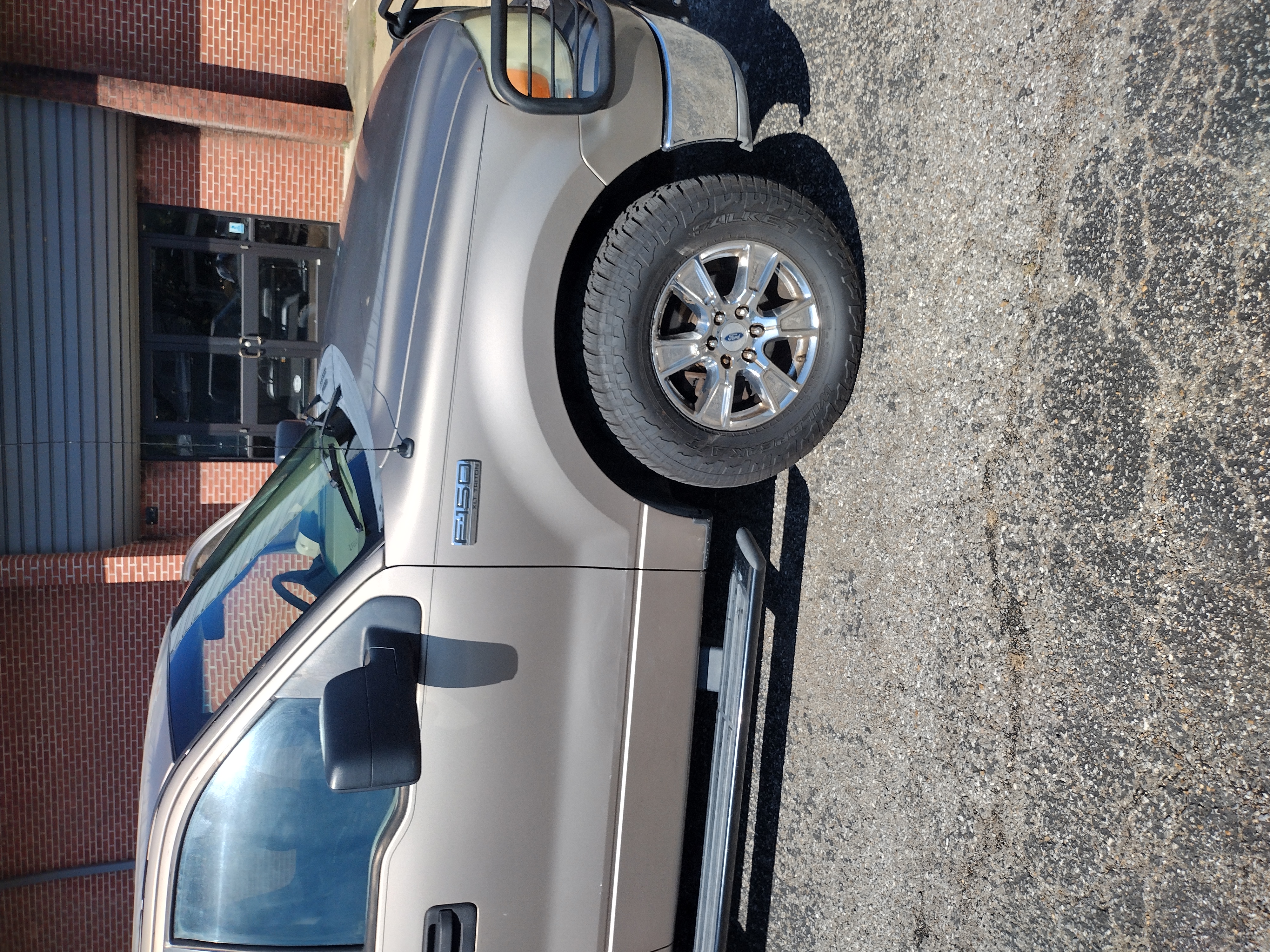 Used 2005 Ford F150 XLT RWD image 12