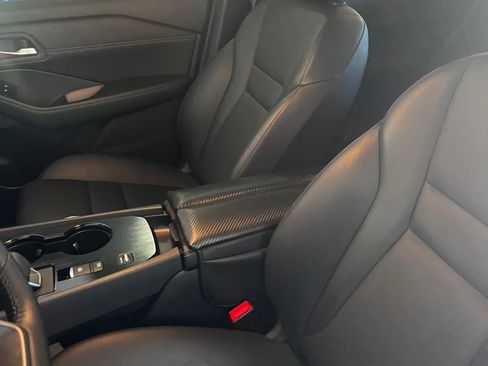 Used 2025 Nissan Rogue SV w/ SV Premium Package image 5