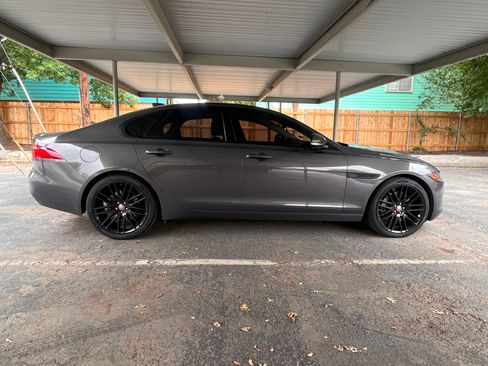Used 2016 Jaguar XF Prestige RWD image 2