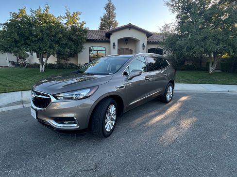 Used 2020 Buick Enclave Essence w/ Sound and Sites Package FWD image 1