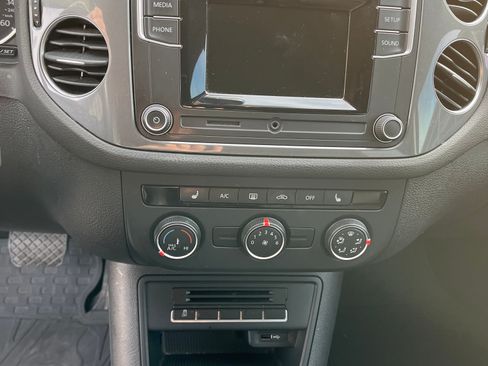 Used 2016 Volkswagen Tiguan S image 10