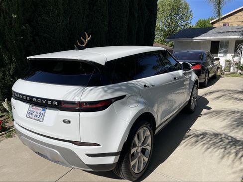 Used 2020 Land Rover Range Rover Evoque SE image 2