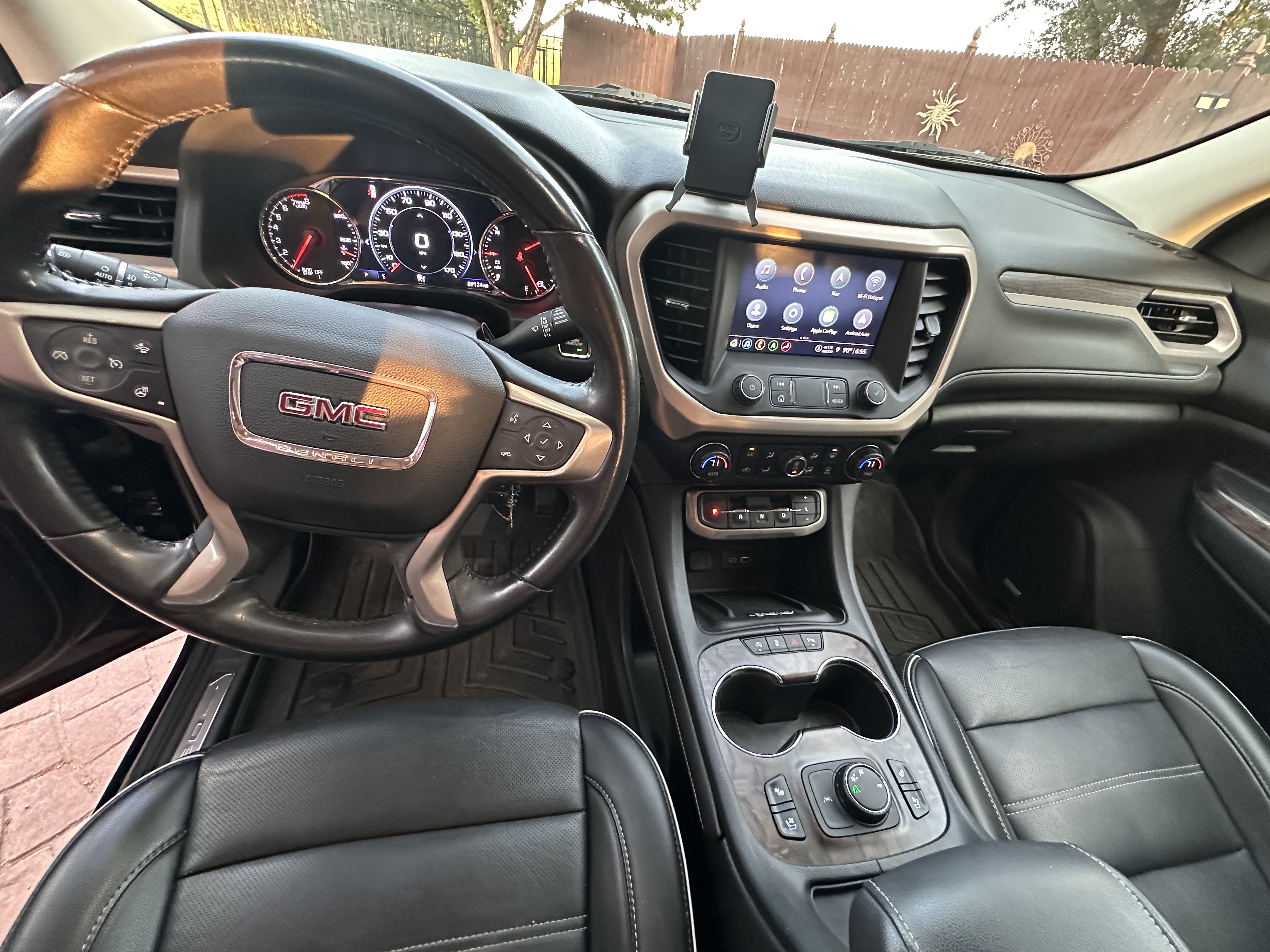Used 2021 GMC Acadia Denali w/ Denali Technology Package FWD image 10