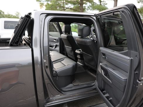 Used 2022 Toyota Tundra Platinum w/ Advanced Package AWD/4WD image 18
