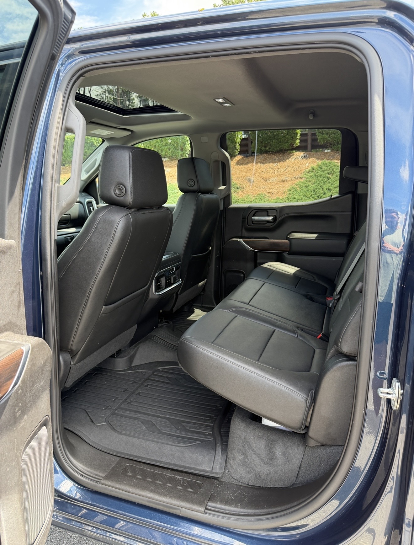 Used 2021 GMC Sierra 1500 SLT w/ SLT Premium Plus Package AWD/4WD image 10