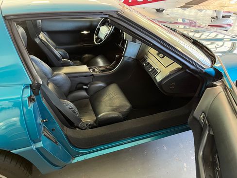 Used 1992 Chevrolet Corvette Coupe image 13