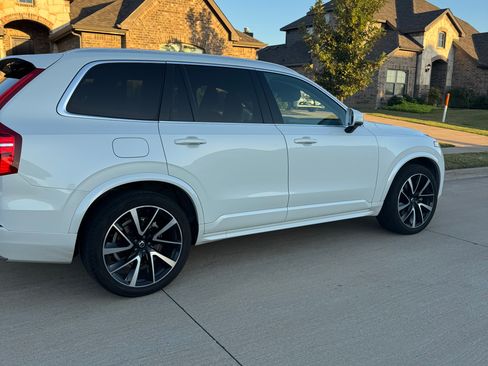 Used 2020 Volvo XC90 T6 Momentum image 4