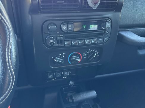 Used 2004 Jeep Wrangler 4WD image 27