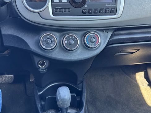 Used 2012 Toyota Yaris LE image 30