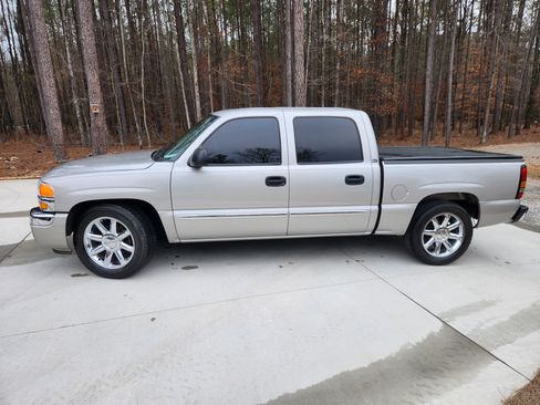 Used 2006 GMC Sierra 1500 SLE w/ Light Duty Power Package image 2