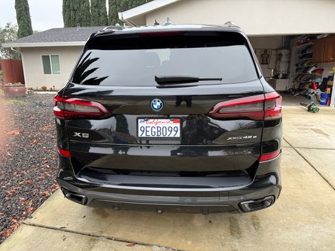 Used 2023 BMW X5 xDrive45e w/ M Sport Package image 4