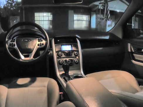 Used 2013 Ford Edge SE image 13