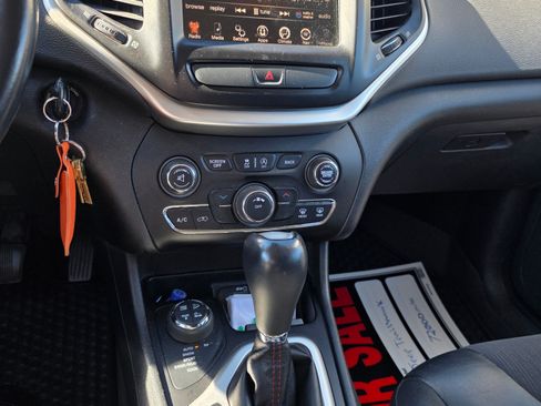 Used 2016 Jeep Cherokee Trailhawk w/ Trailer Tow Group image 11