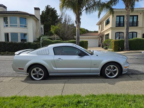 Used 2005 Ford Mustang GT Premium image 6