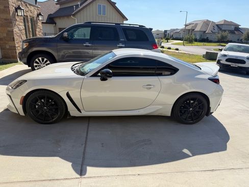 Used 2023 Toyota GR86 Premium image 1