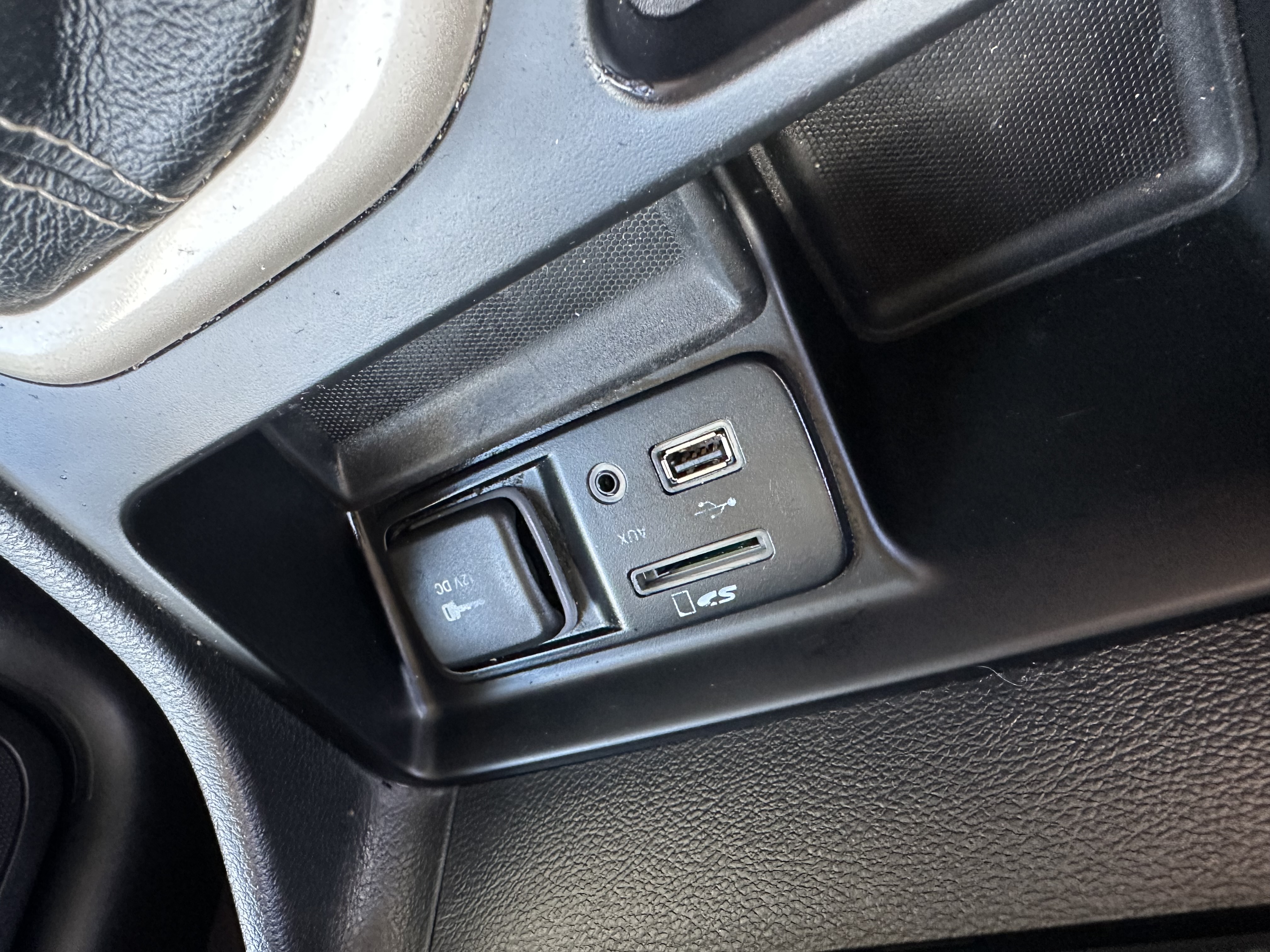 Used 2016 Jeep Cherokee Latitude FWD image 13