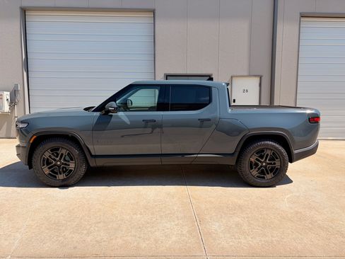 Used 2026 Rivian R1T Premium AWD/4WD image 1
