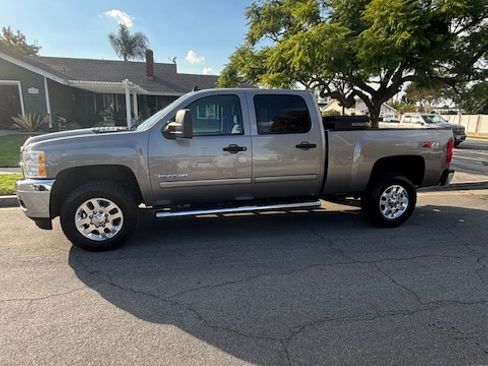 Used 2014 Chevrolet Silverado 2500 LT w/ Interior Plus Package image 2