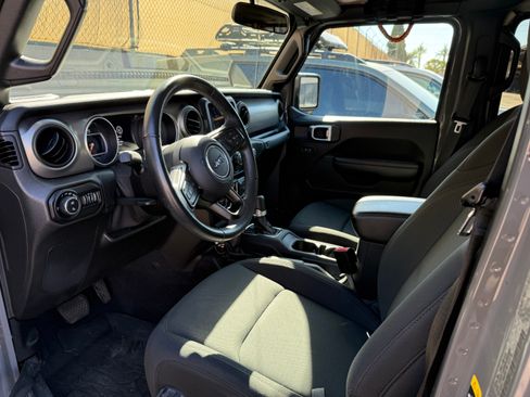 Used 2021 Jeep Gladiator Sport image 8