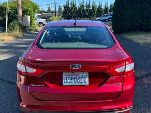 Used 2016 Ford Fusion SE FWD image 4