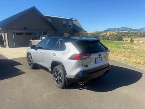 Used 2024 Toyota RAV4 XSE w/ Premium Package AWD/4WD image 4
