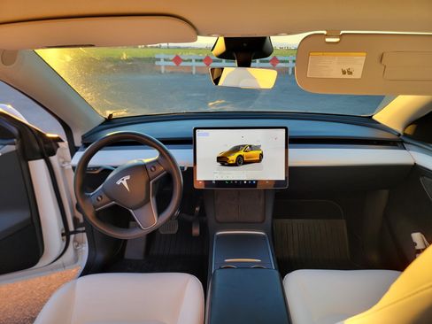 Used 2023 Tesla Model Y Long Range image 11