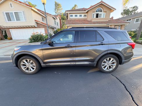 Used 2020 Ford Explorer XLT w/ Equipment Group 202A image 1