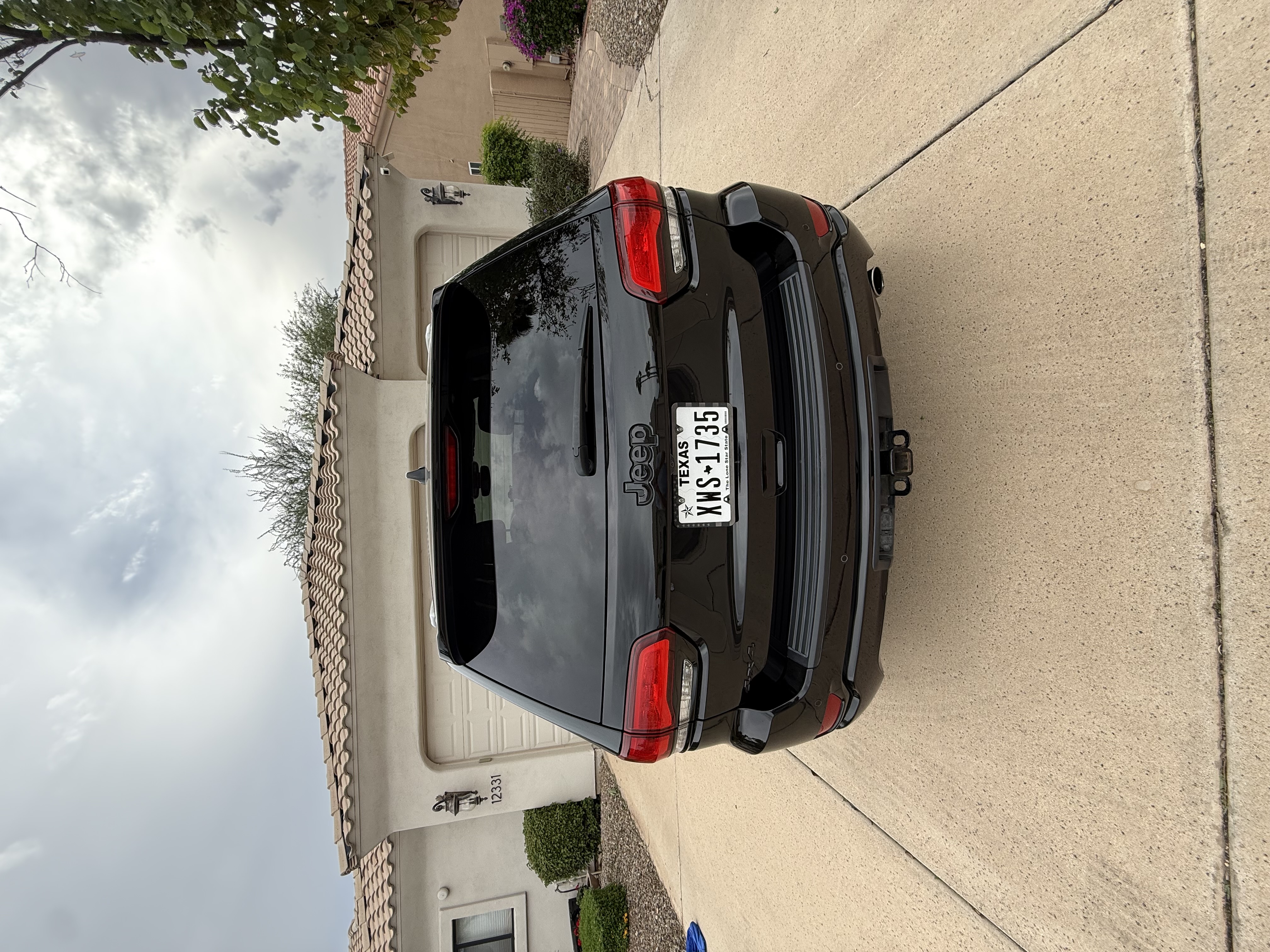 Used 2019 Jeep Grand Cherokee Altitude AWD/4WD image 4