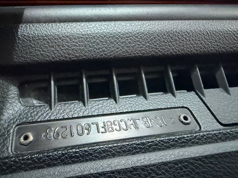 Used 2015 Jeep Wrangler Rubicon w/ Power Convenience Group AWD/4WD image 16
