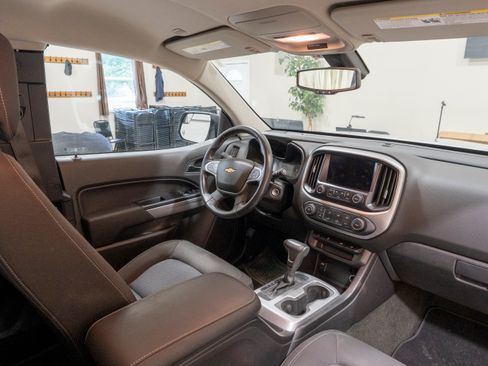 Used 2017 Chevrolet Colorado LT AWD/4WD image 30