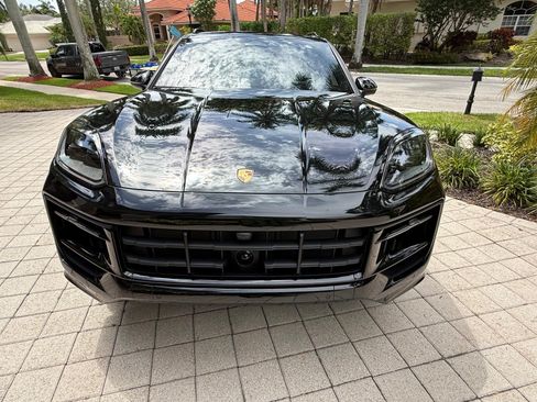 Used 2026 Porsche Cayenne AWD/4WD image 2
