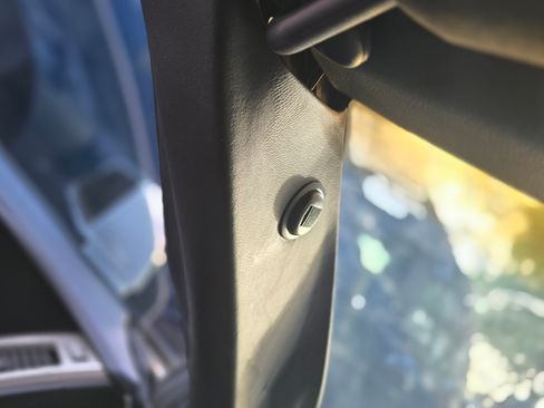 Used 2009 Cadillac XLR image 10