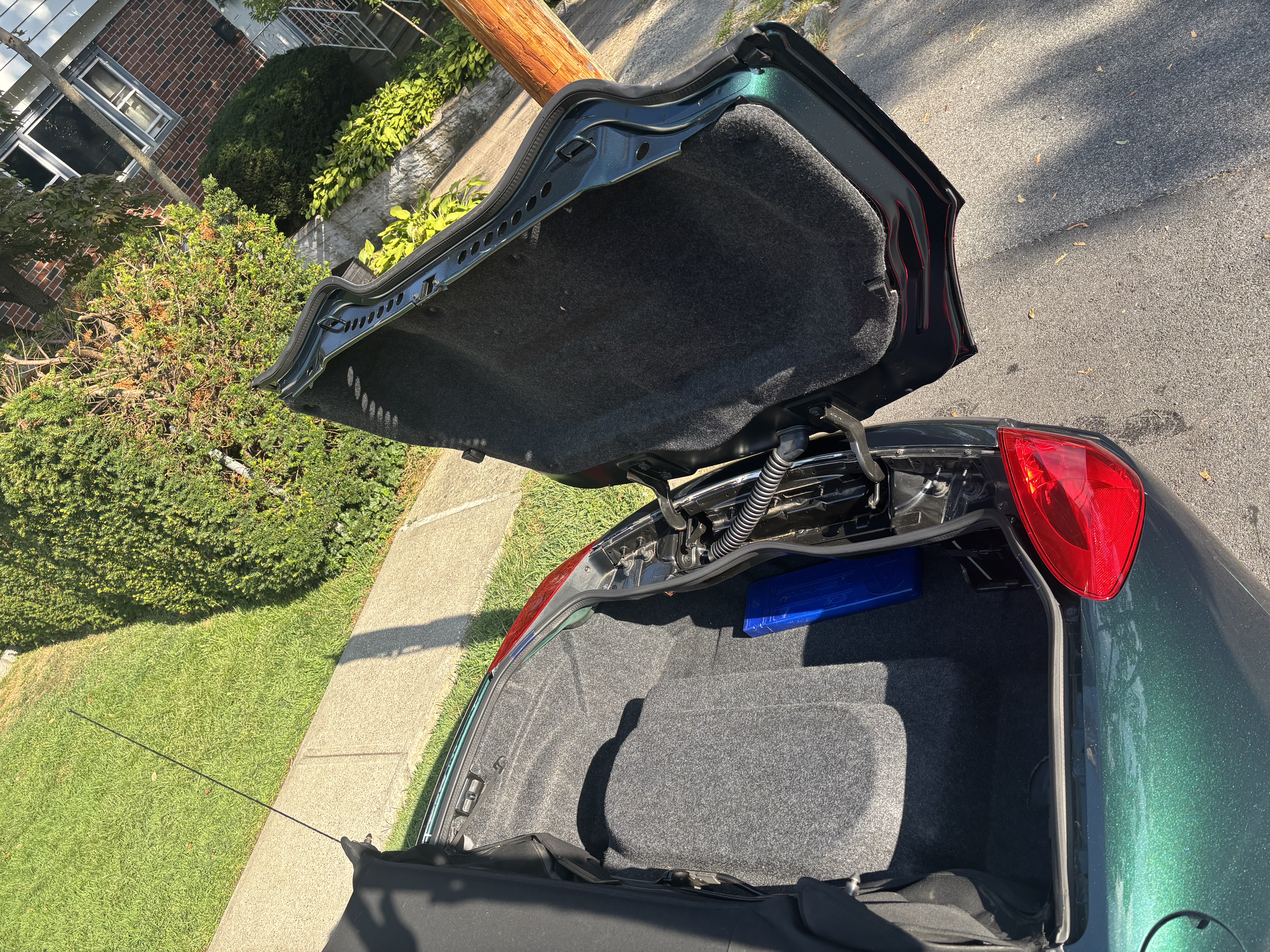 Used 2006 Pontiac Solstice Convertible w/ Premium Package RWD image 10