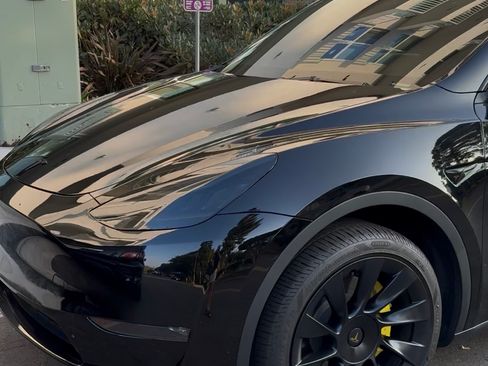 Used 2023 Tesla Model Y AWD image 5