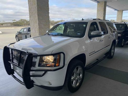 Used 2013 Chevrolet Suburban LTZ image 2