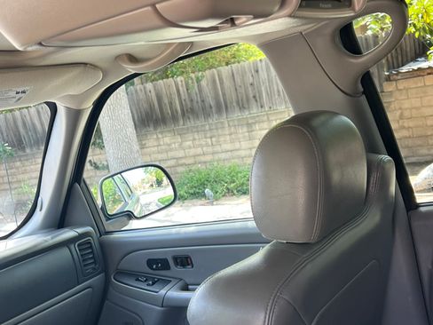 Used 2004 Chevrolet Tahoe LT w/ LT Preferred Equipment Group image 12