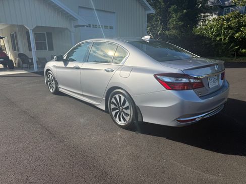 Used 2017 Honda Accord Touring image 4