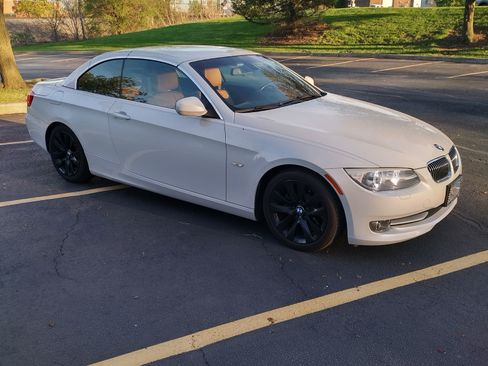 Used 2013 BMW 328i Convertible image 1