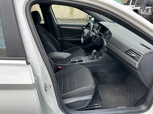 Used 2023 Volkswagen Jetta Sport image 8
