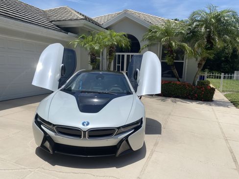 Used 2015 BMW i8 Coupe 2D image 4
