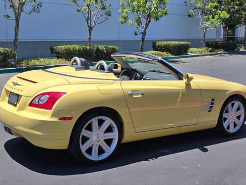 Used 2005 Chrysler Crossfire Limited RWD image 9
